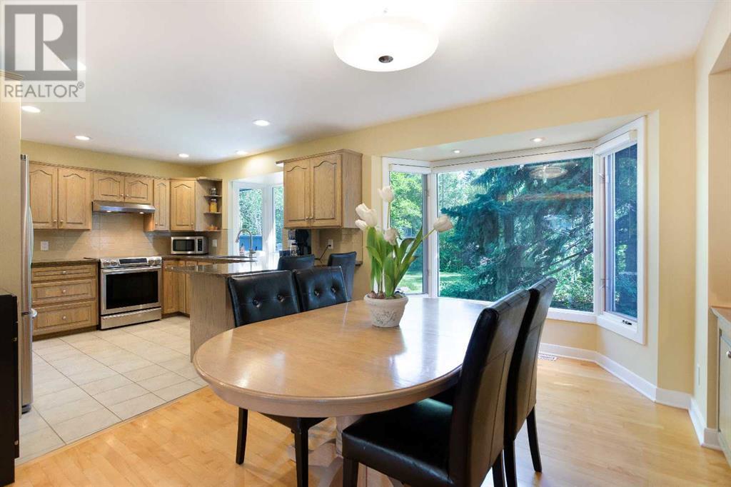 Single Family House for Sale in  Varston Place NW Varsity Calgary 