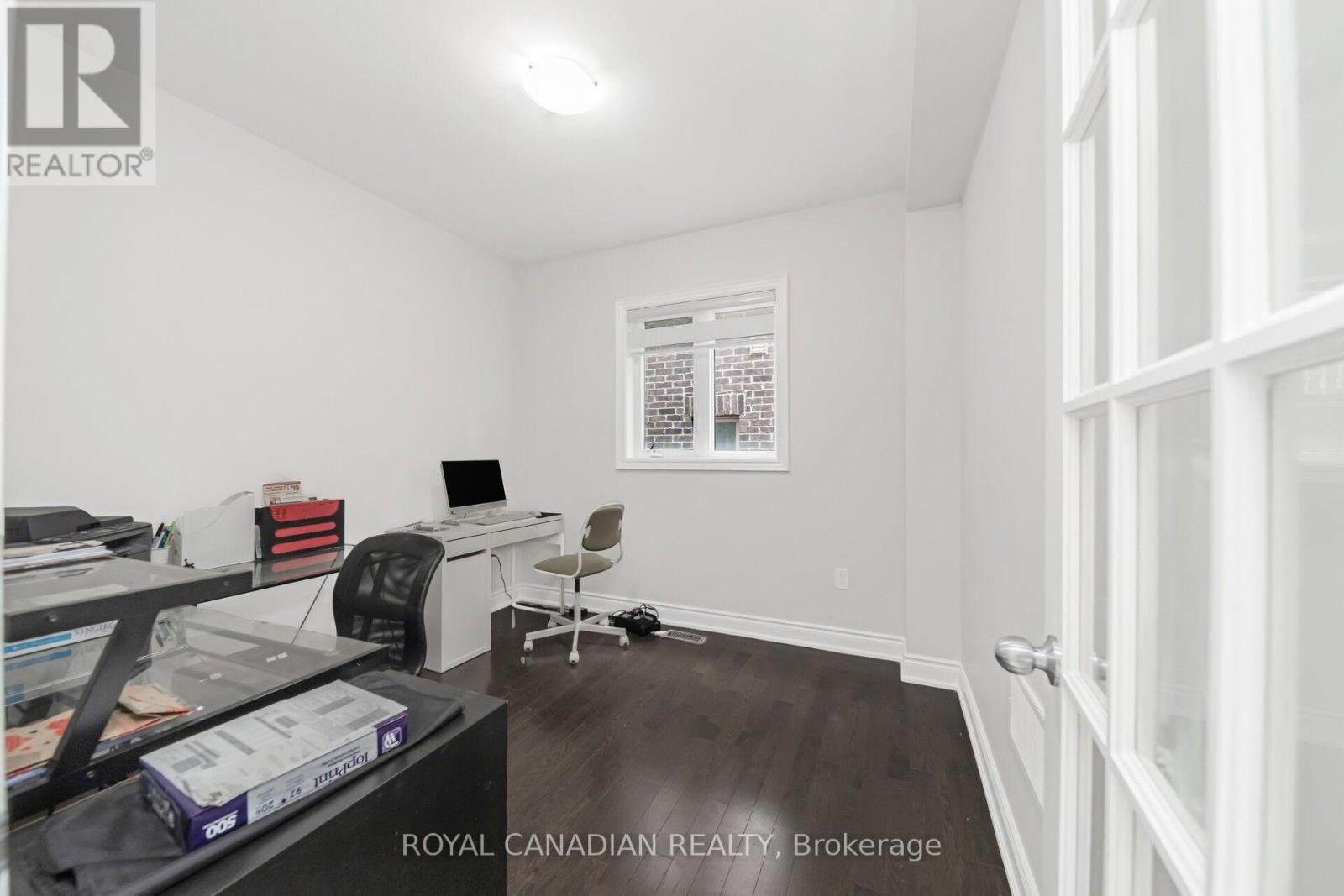 Photo 32 of 1531 Mendelson Heights, Milton ON