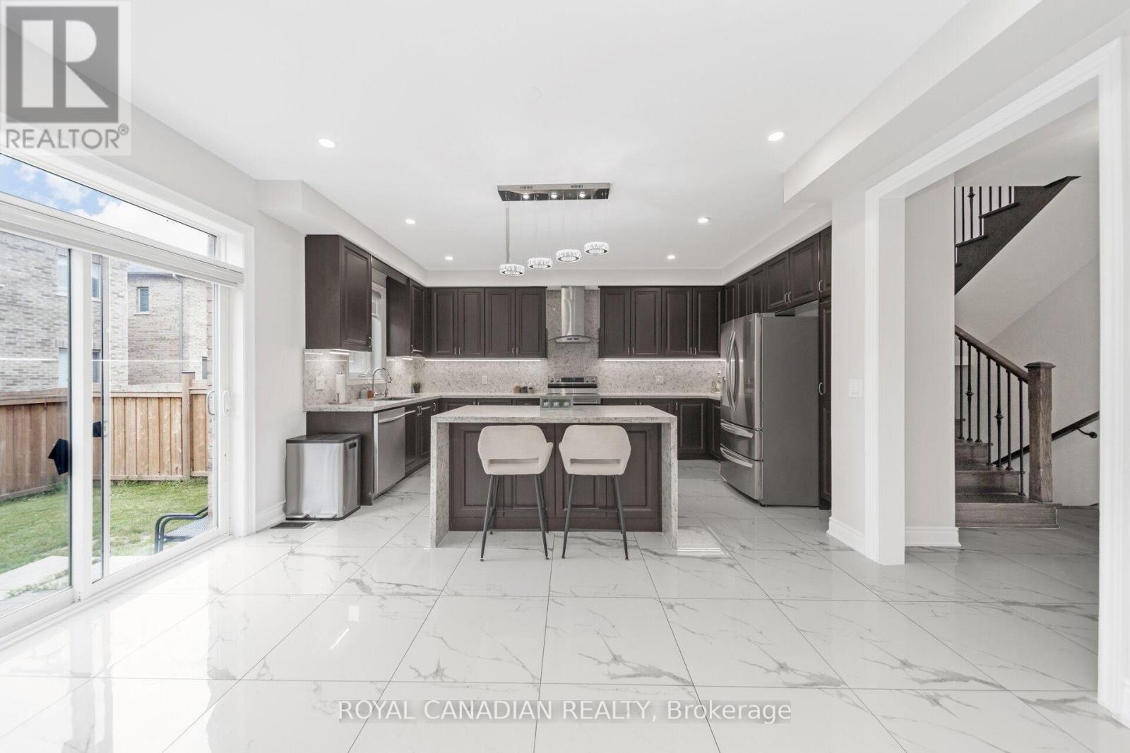 Photo 35 of 1531 Mendelson Heights, Milton ON