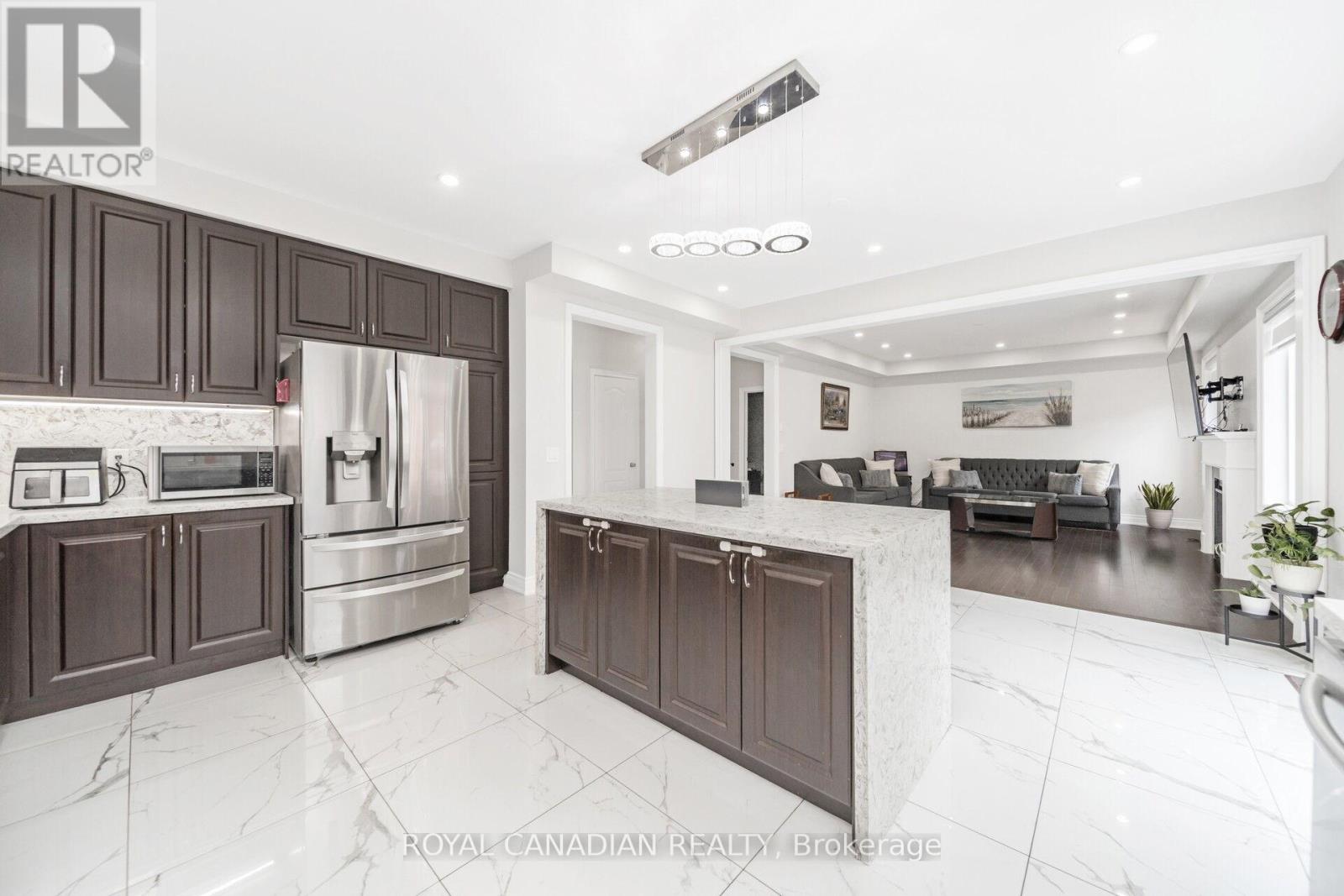 Photo 7 of 1531 Mendelson Heights, Milton ON