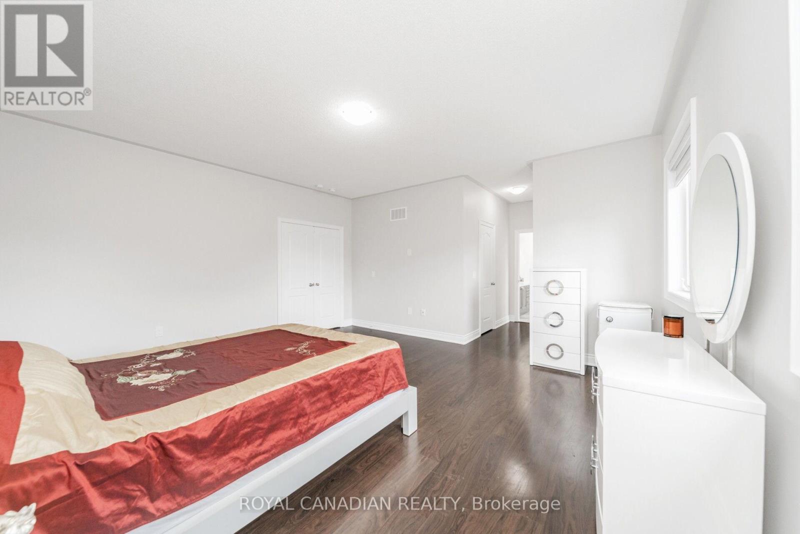 Photo 16 of 1531 Mendelson Heights, Milton ON