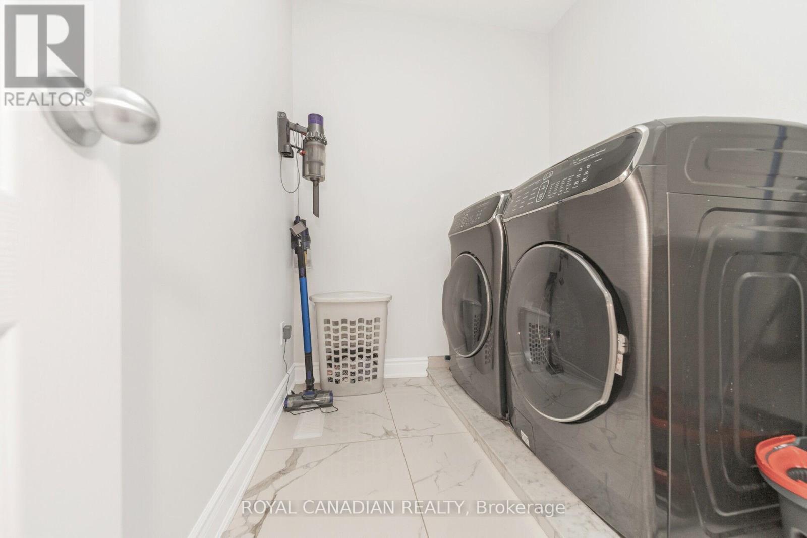 Photo 34 of 1531 Mendelson Heights, Milton ON