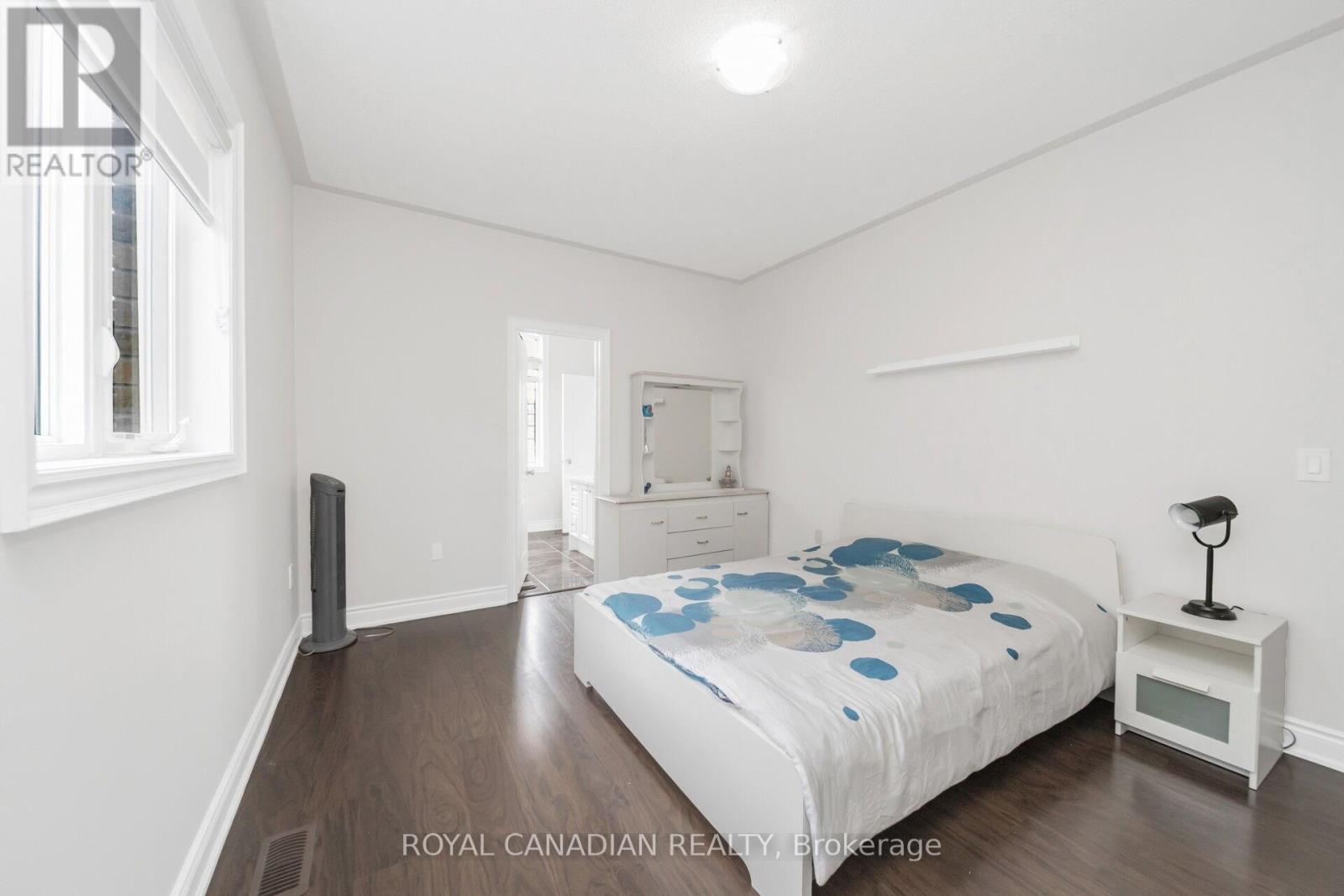 Photo 4 of 1531 Mendelson Heights, Milton ON