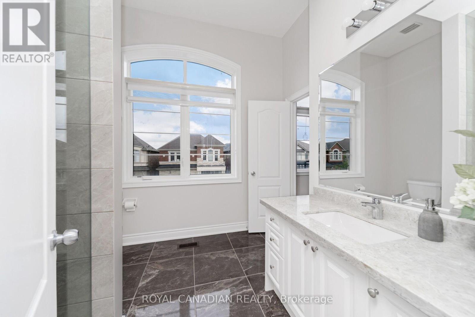 Photo 37 of 1531 Mendelson Heights, Milton ON