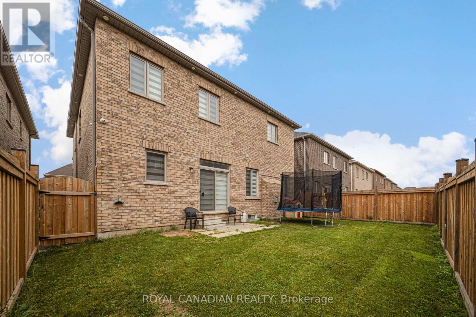 Photo 15 of 1531 Mendelson Heights, Milton ON