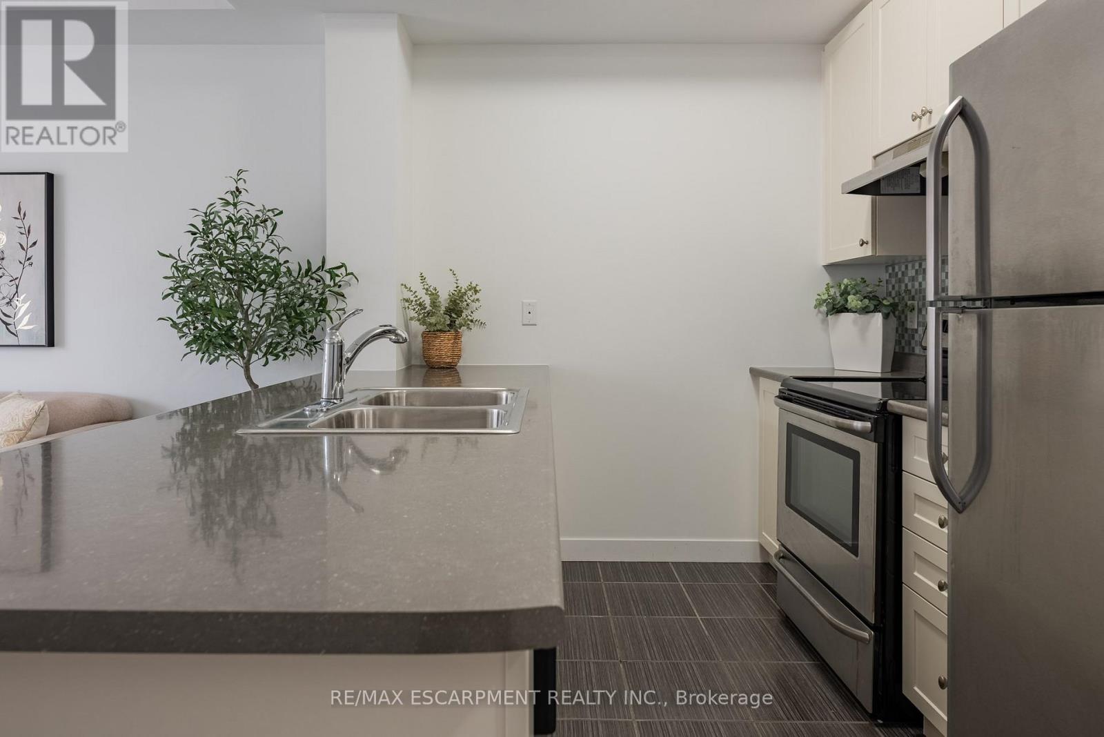 Photo 14 of 316 5317 Upper Middle Road, Burlington ON