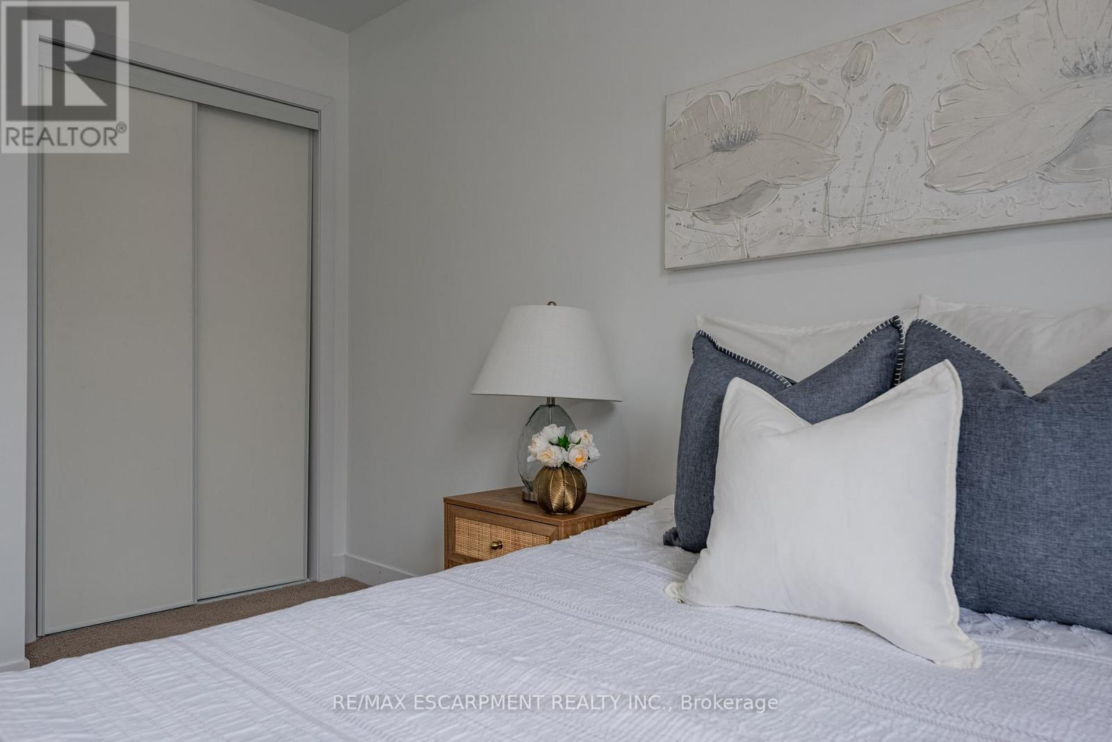 Photo 1 of 316 5317 Upper Middle Road, Burlington ON