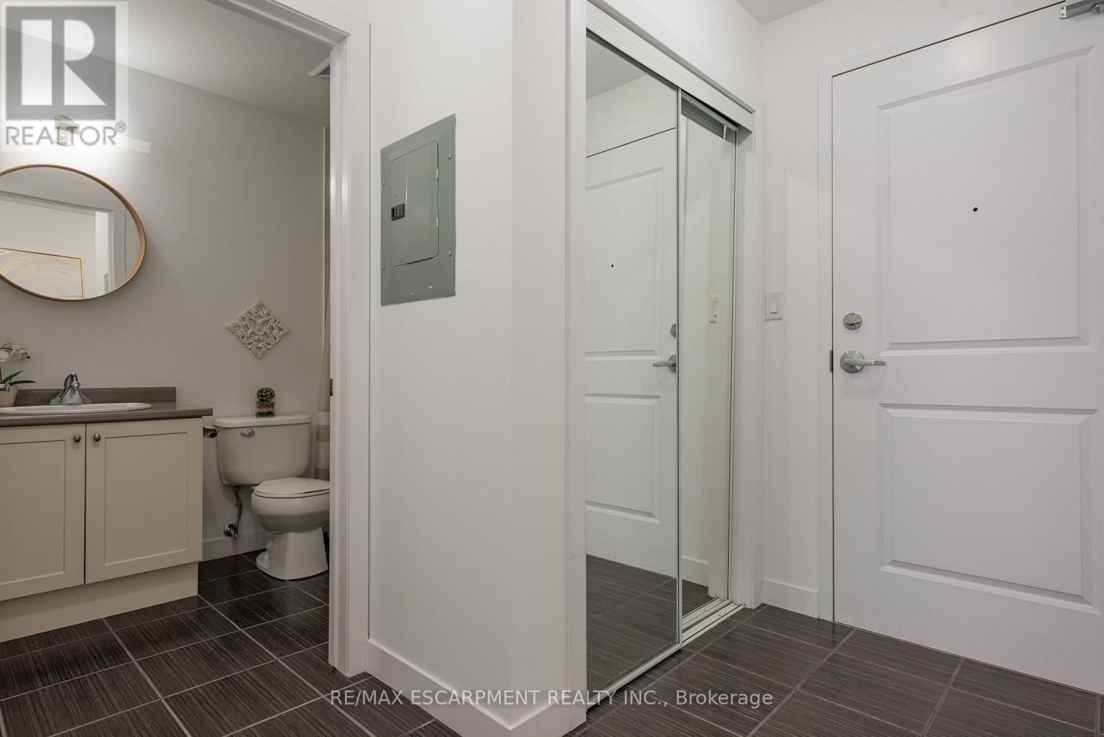 Photo 6 of 316 5317 Upper Middle Road, Burlington ON