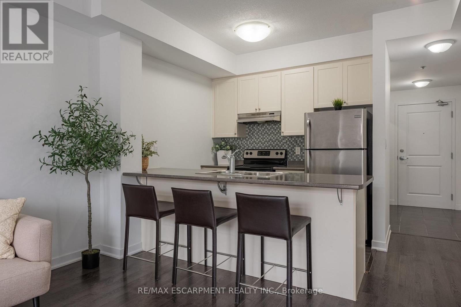 Photo 20 of 316 5317 Upper Middle Road, Burlington ON