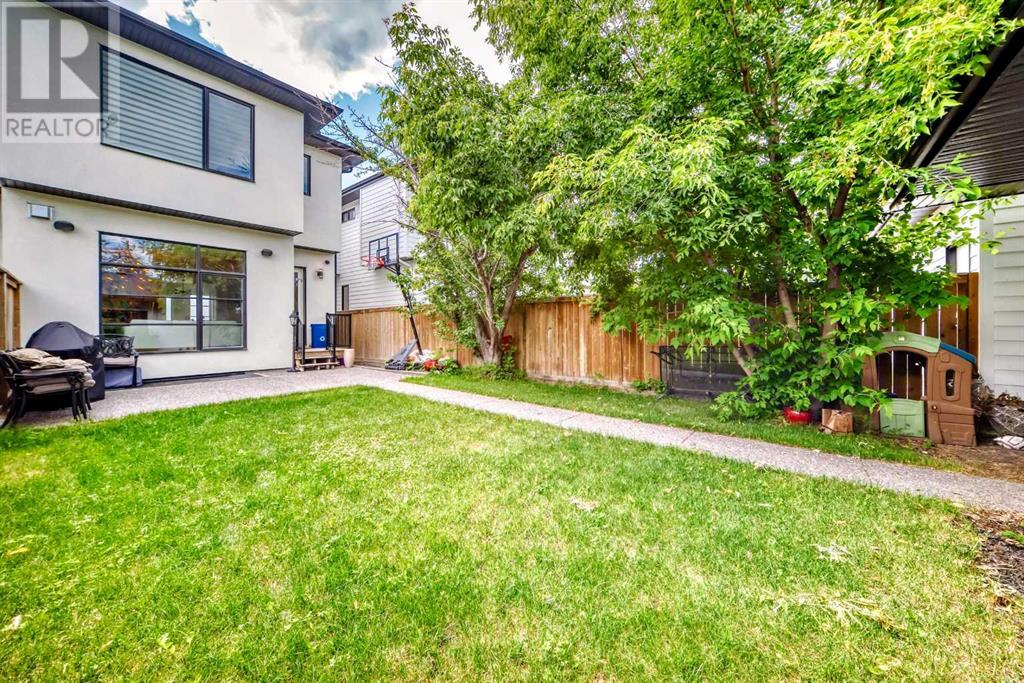 Single Family House for Sale in   Avenue NW Banff Trail Calgary 