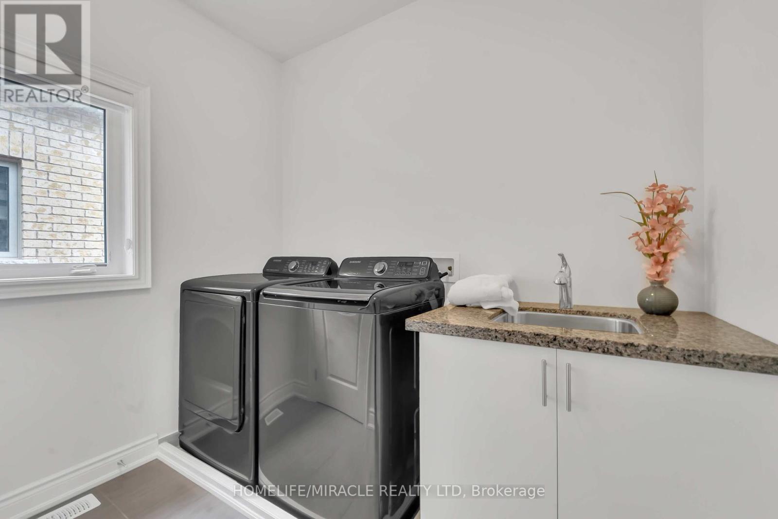 Photo 7 of 273 Forest Creek Drive, Kitchener ON
