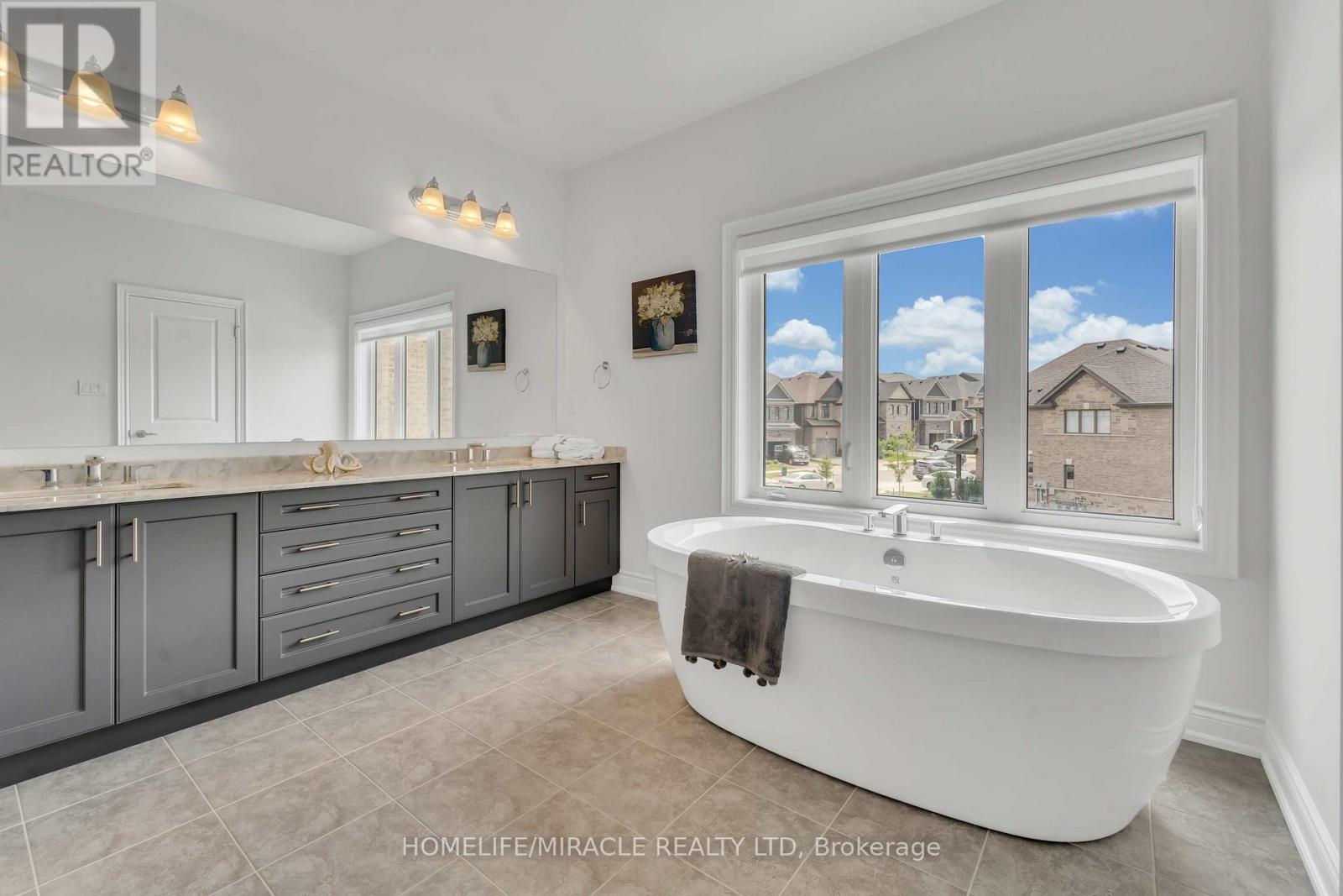 Photo 10 of 273 Forest Creek Drive, Kitchener ON