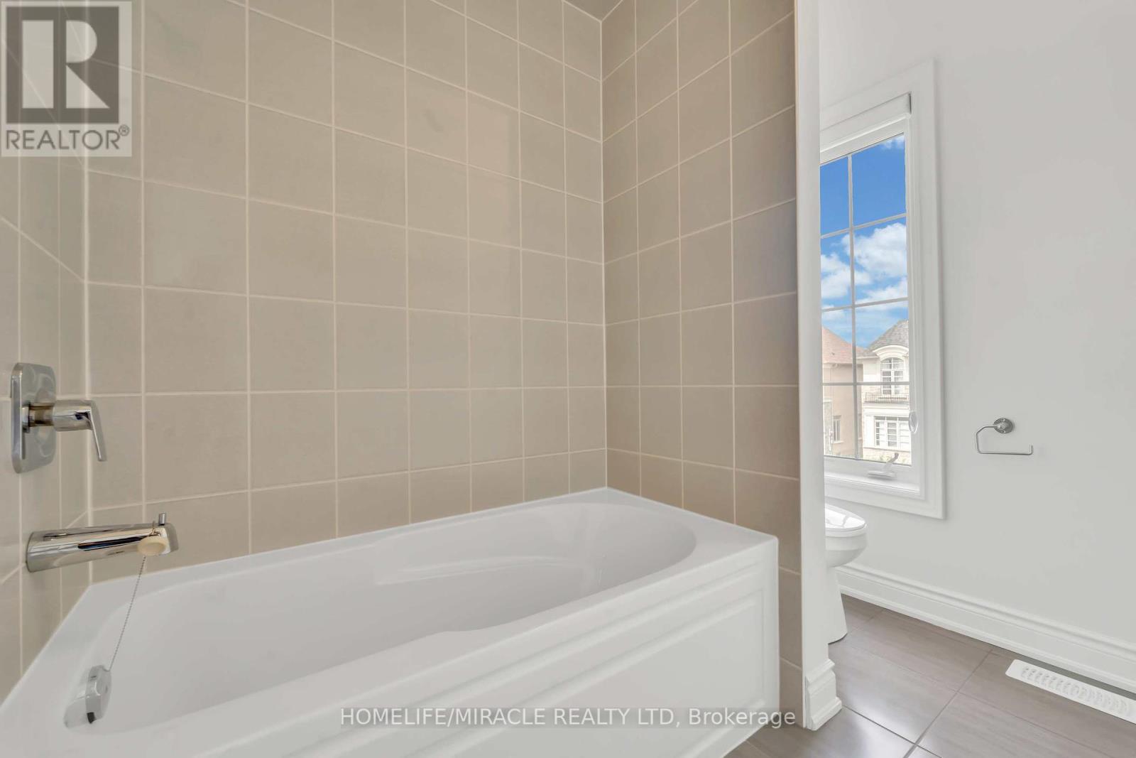 Photo 11 of 273 Forest Creek Drive, Kitchener ON