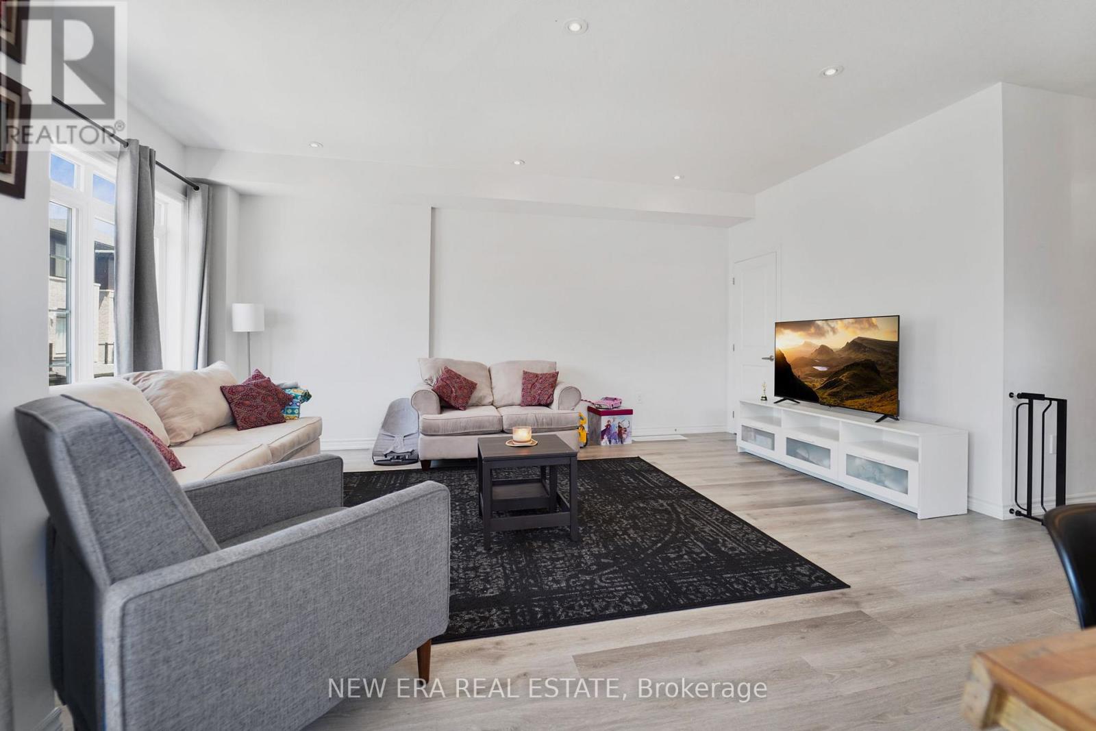 Photo 14 of 104 461 Blackburn Drive, Brantford ON