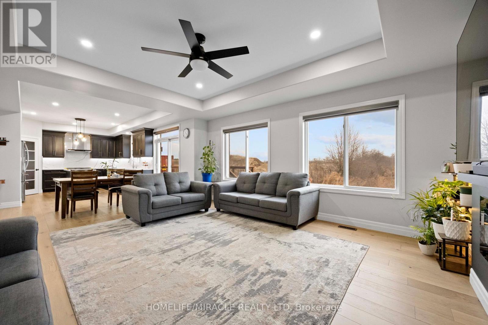Photo 11 of 61 Raycroft Drive, Belleville ON
