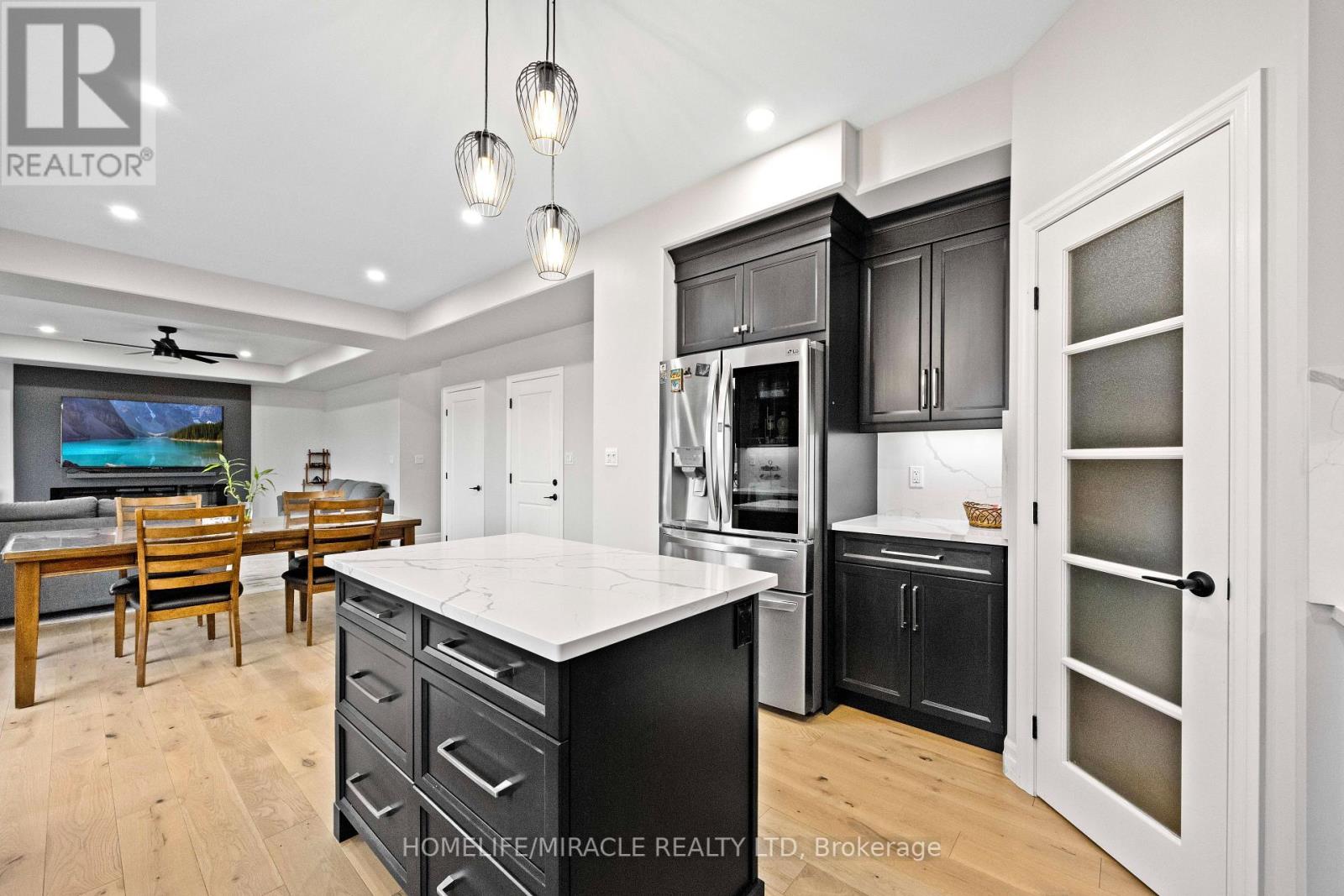 Photo 20 of 61 Raycroft Drive, Belleville ON