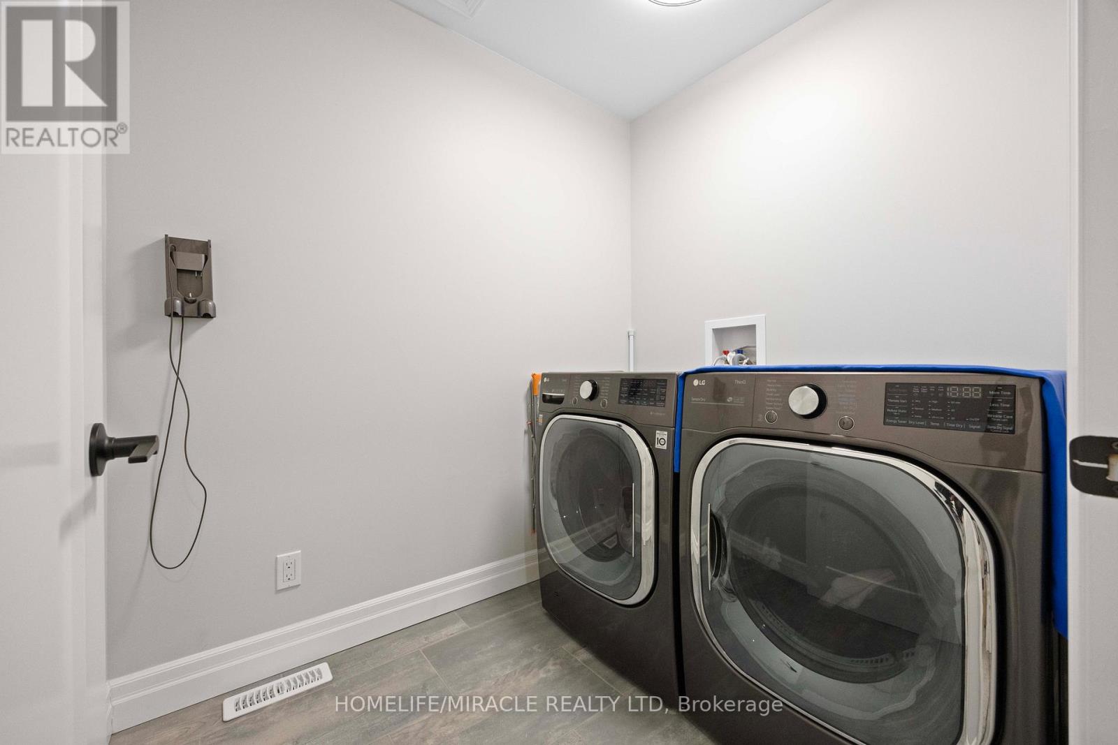 Photo 25 of 61 Raycroft Drive, Belleville ON