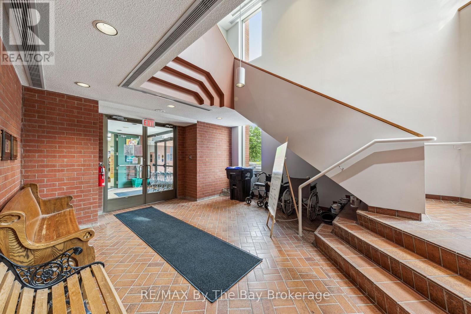 Photo 21 of 45 River Street, Severn ON