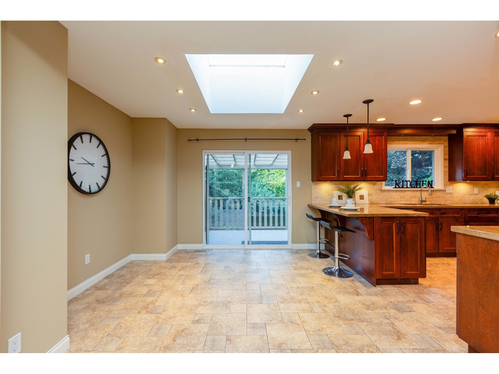Photo 7 of 1550 Kent Street, White Rock BC