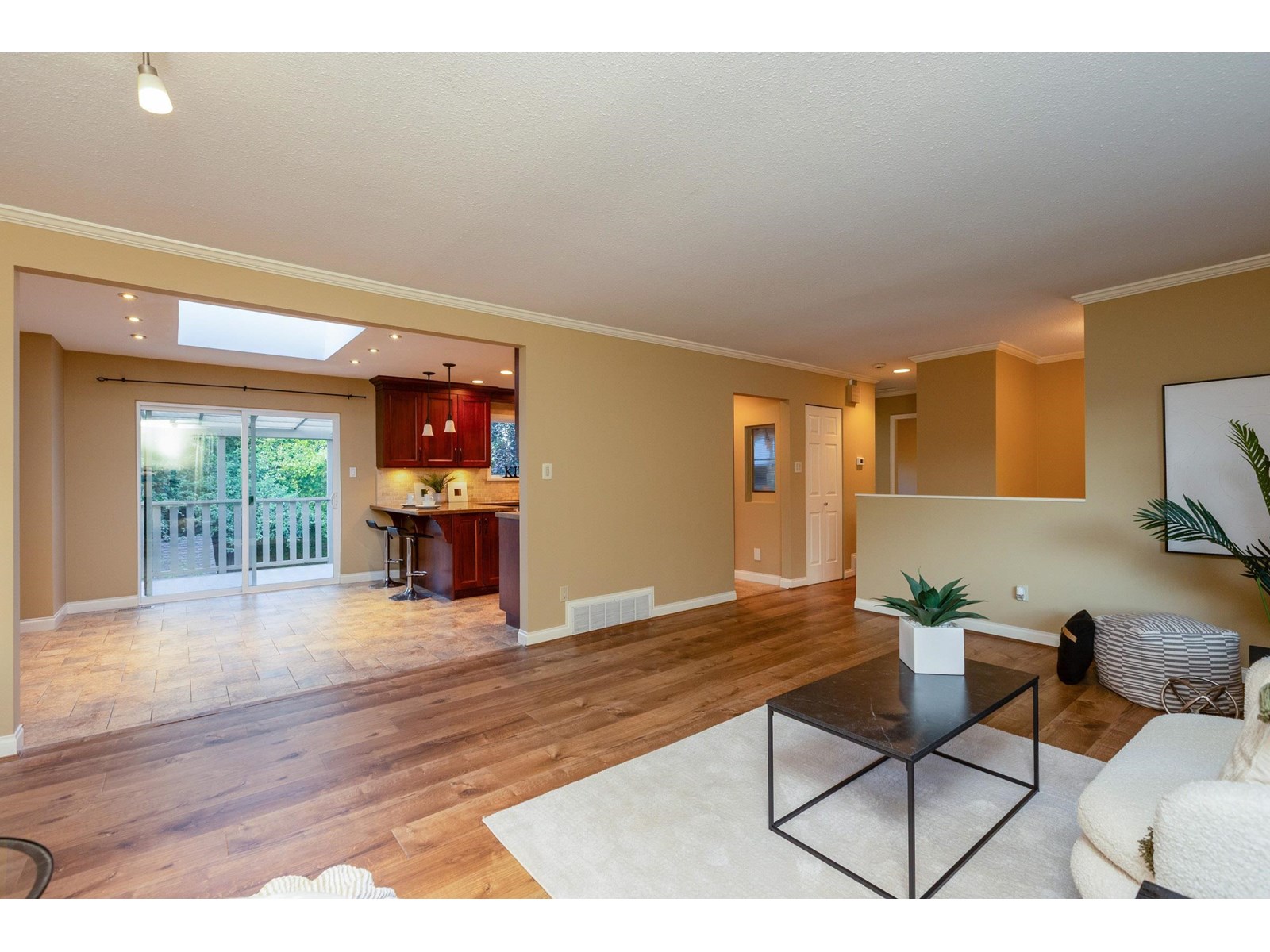 Photo 6 of 1550 Kent Street, White Rock BC