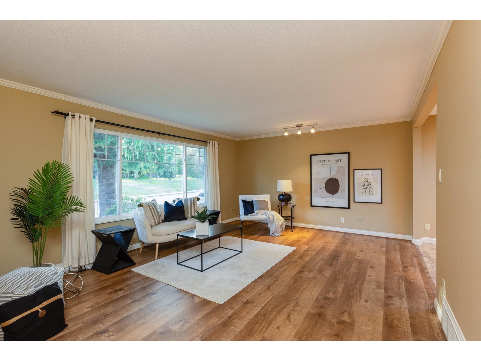 Photo 4 of 1550 Kent Street, White Rock BC