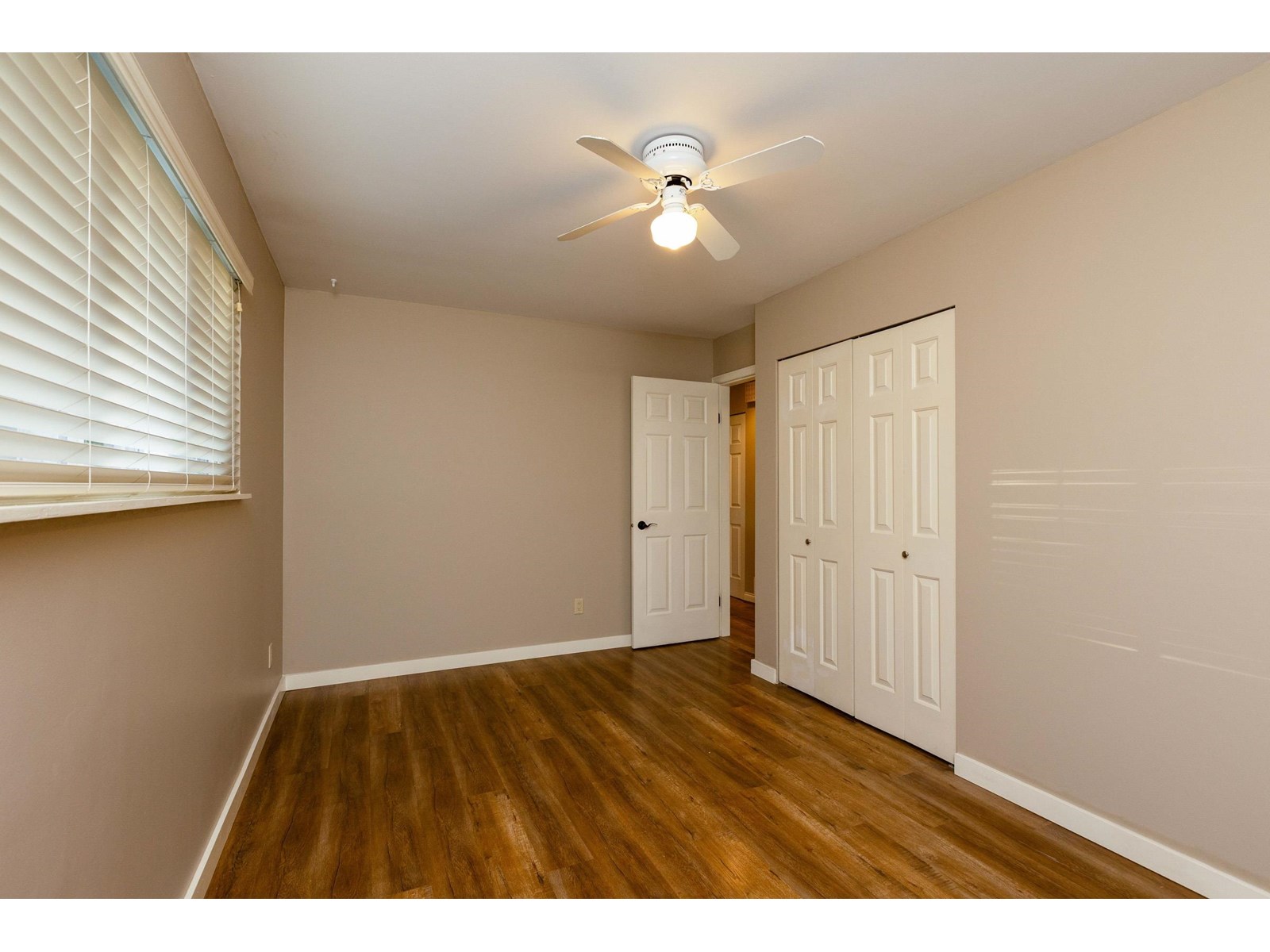 Photo 17 of 1550 Kent Street, White Rock BC