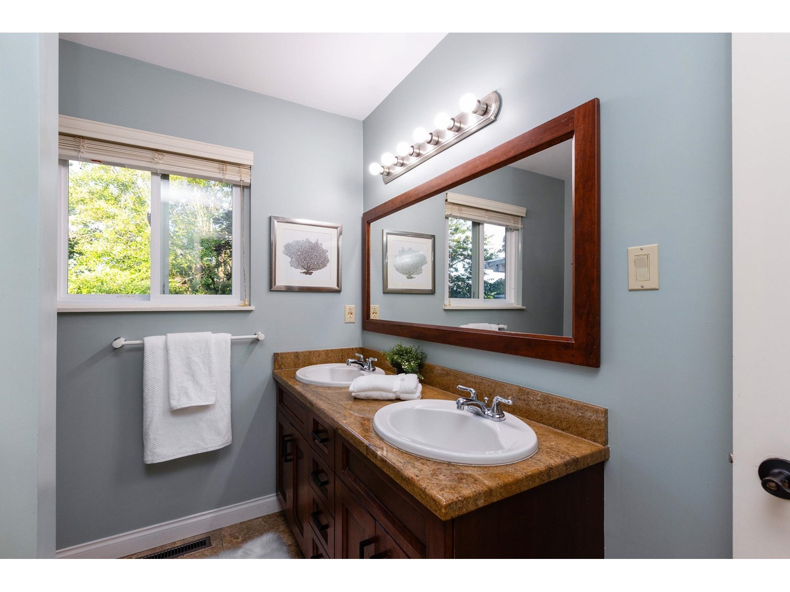 Photo 15 of 1550 Kent Street, White Rock BC