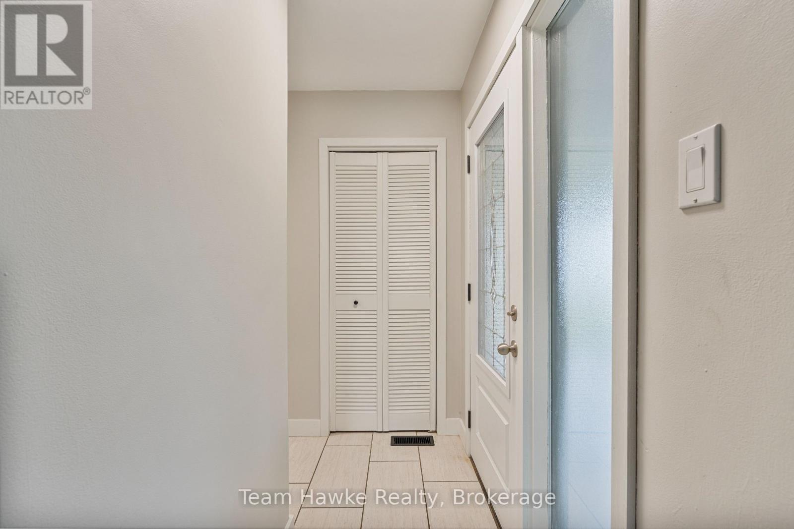 Photo 8 of 689 Dominion Avenue, Midland ON