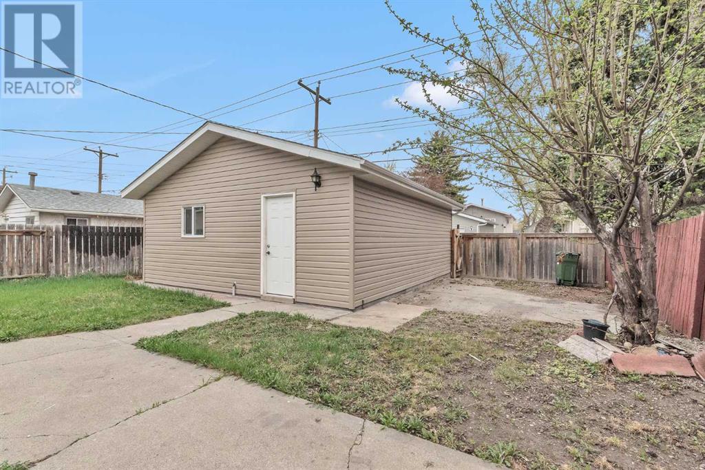 Single Family House Bungalow for Sale in  Dovercliffe Road SE Dover Calgary 