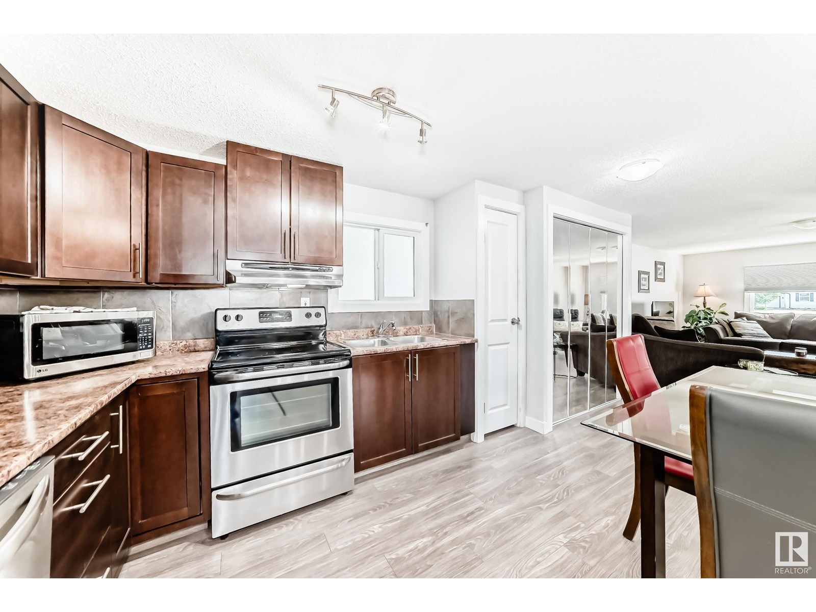 Photo 34 of 140 West View Cr Nw, Edmonton AB