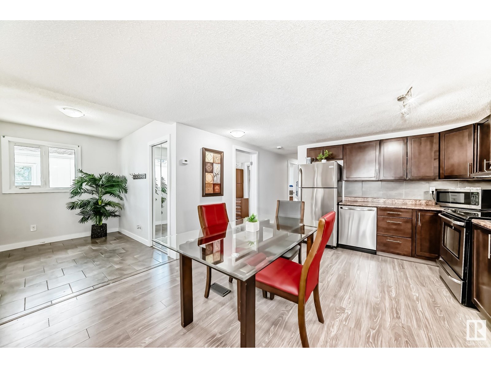 Photo 36 of 140 West View Cr Nw, Edmonton AB