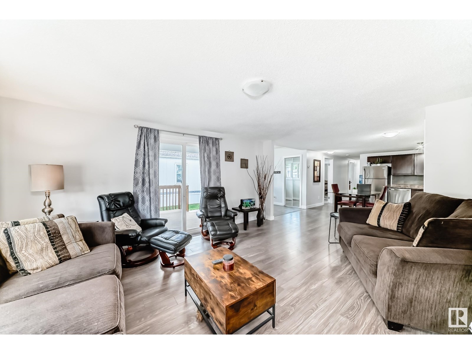 Photo 4 of 140 West View Cr Nw, Edmonton AB