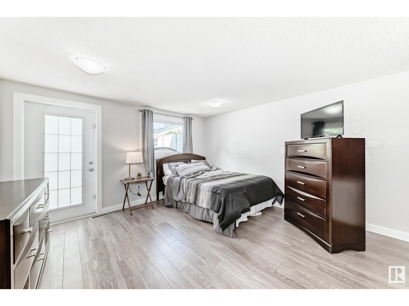 Photo 18 of 140 West View Cr Nw, Edmonton AB