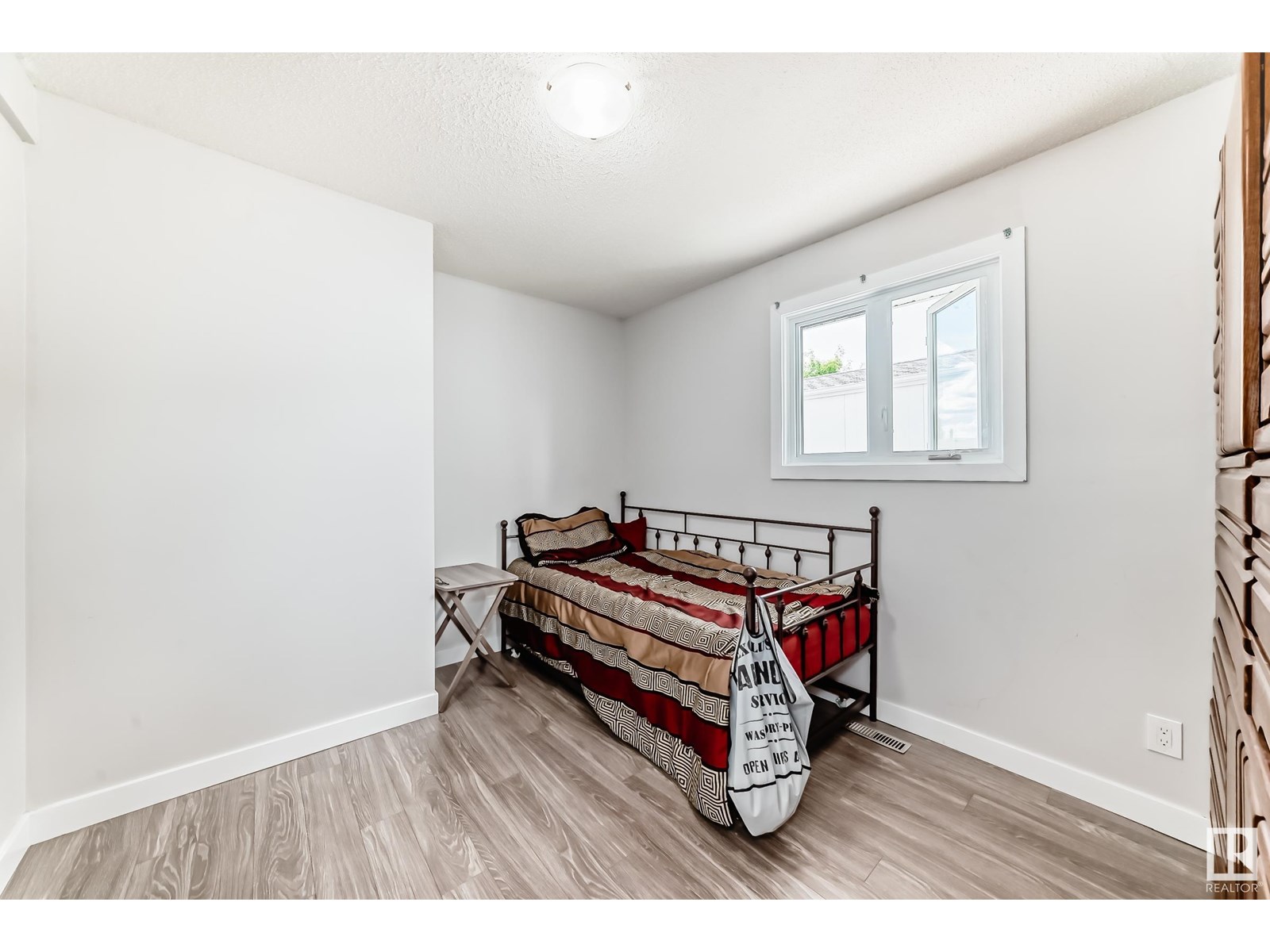Photo 11 of 140 West View Cr Nw, Edmonton AB