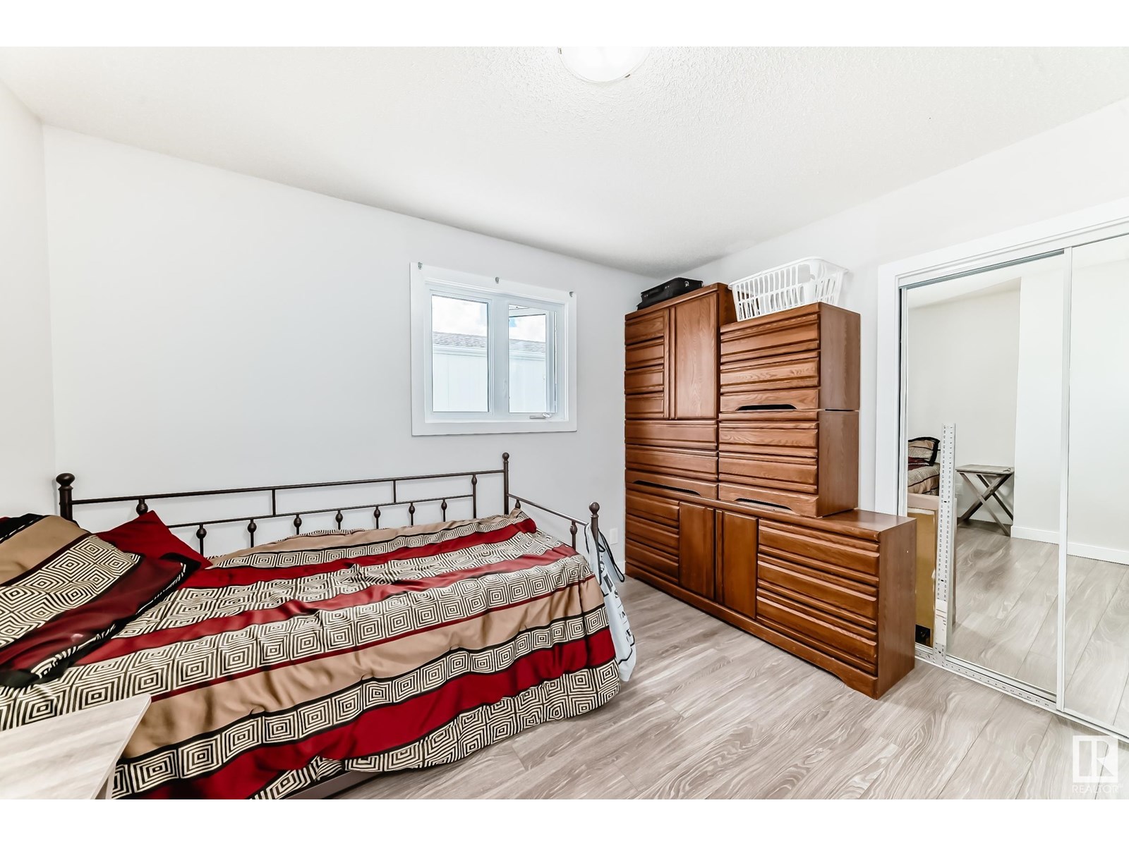 Photo 20 of 140 West View Cr Nw, Edmonton AB