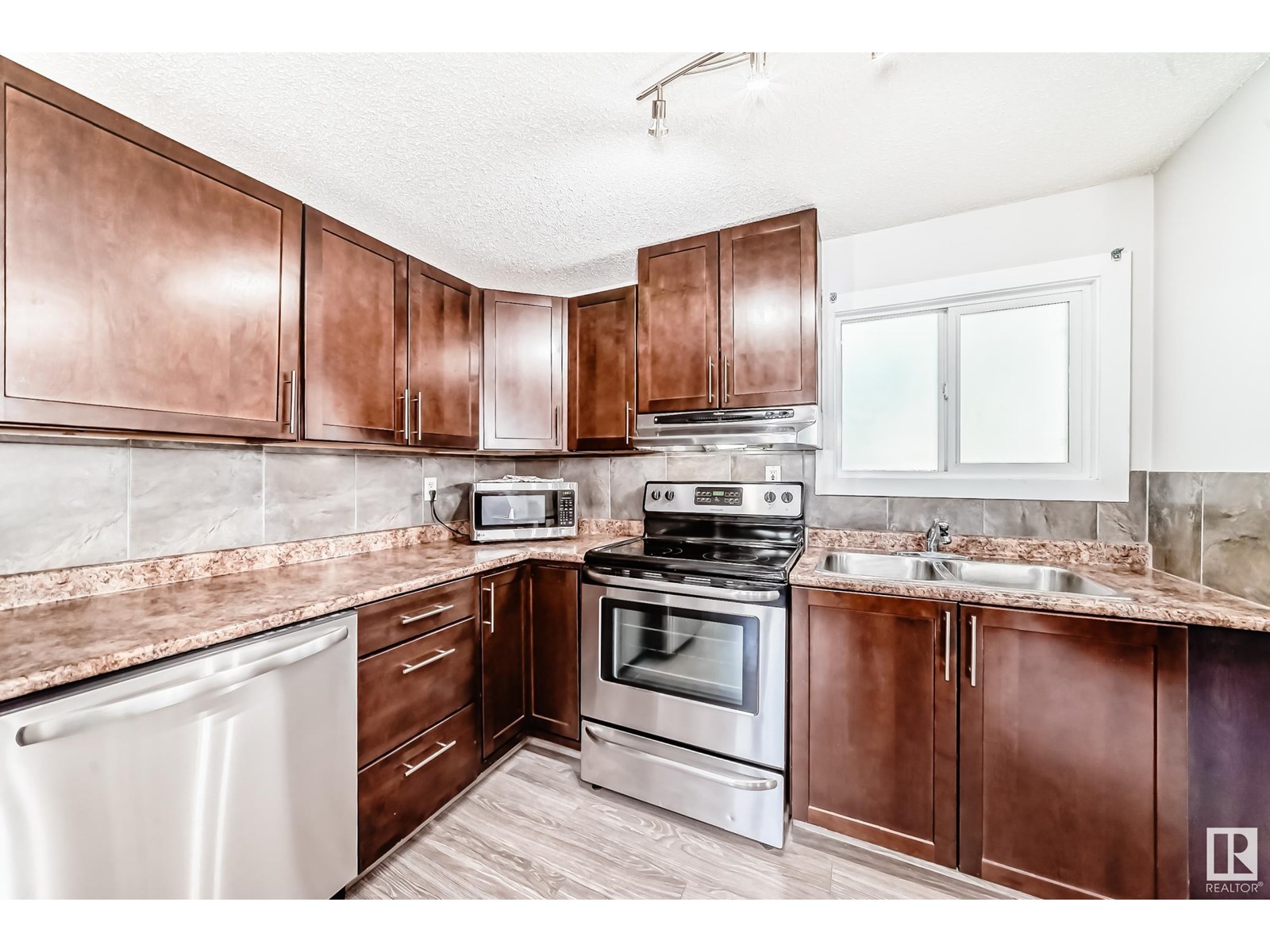Photo 27 of 140 West View Cr Nw, Edmonton AB
