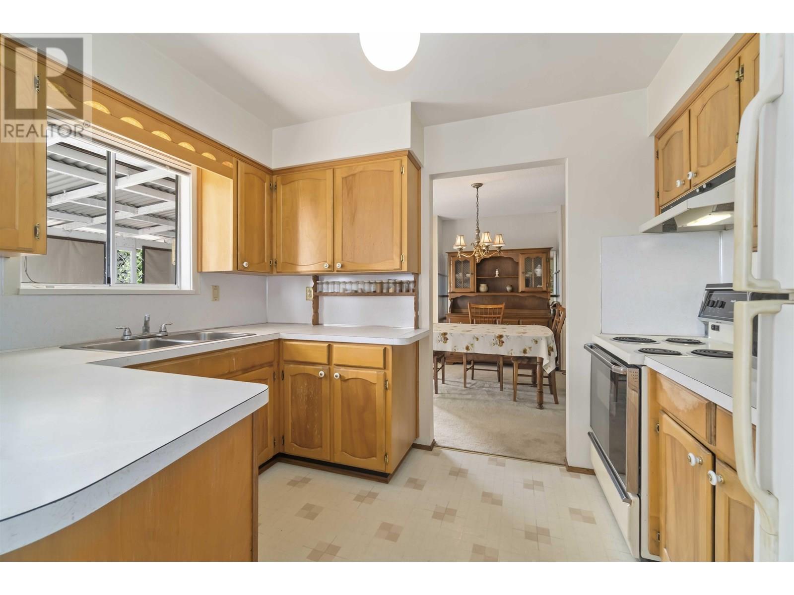 Photo 7 of 2171 Duthie Avenue, Burnaby BC