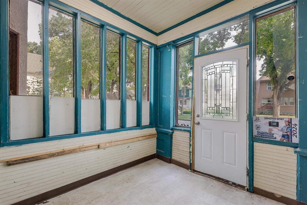 Photo 10 of 438 St Johns Avenue, Winnipeg MB
