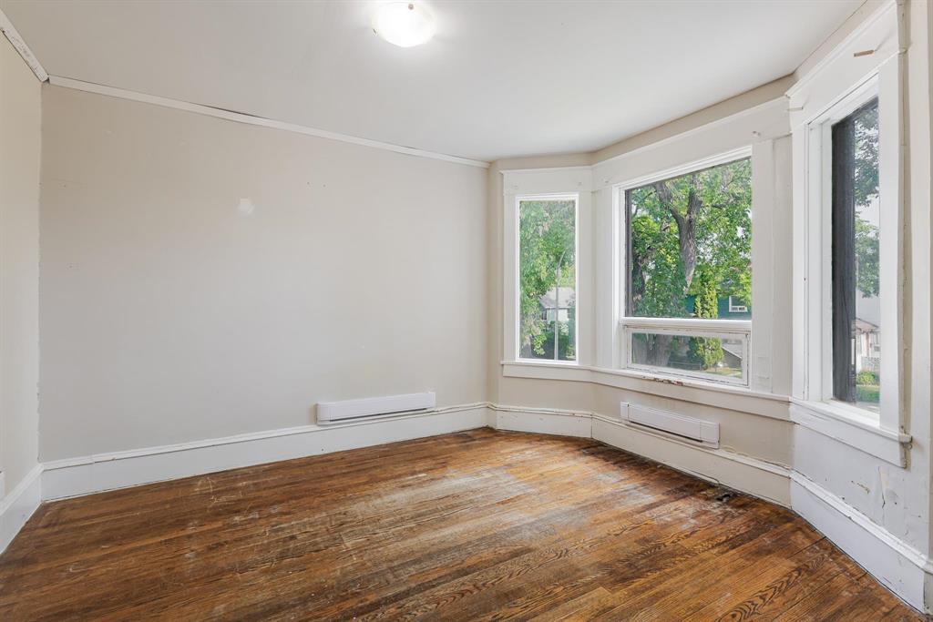 Photo 3 of 438 St Johns Avenue, Winnipeg MB