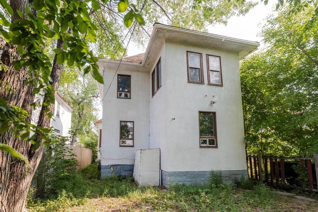 Photo 9 of 438 St Johns Avenue, Winnipeg MB
