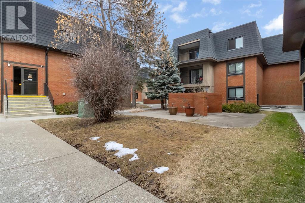 Single Family House for Sale in  A  Street NW Varsity Calgary 