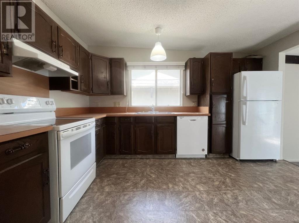 Single Family House Bungalow for Sale in  Silverview Drive NW Silver Springs Calgary 