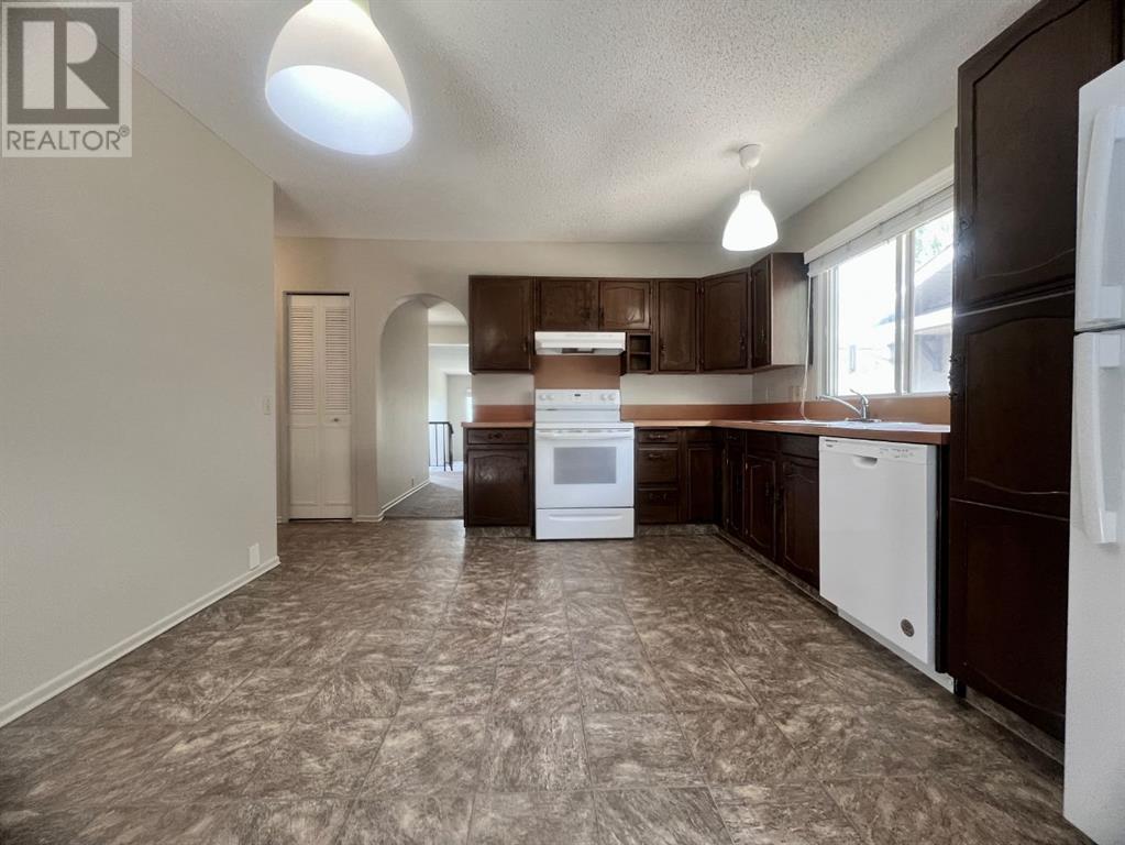 Single Family House Bungalow for Sale in  Silverview Drive NW Silver Springs Calgary 