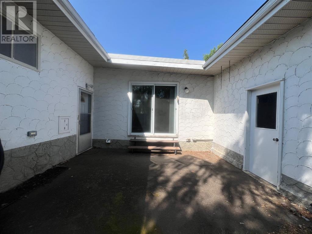 Single Family House Bungalow for Sale in  Silverview Drive NW Silver Springs Calgary 