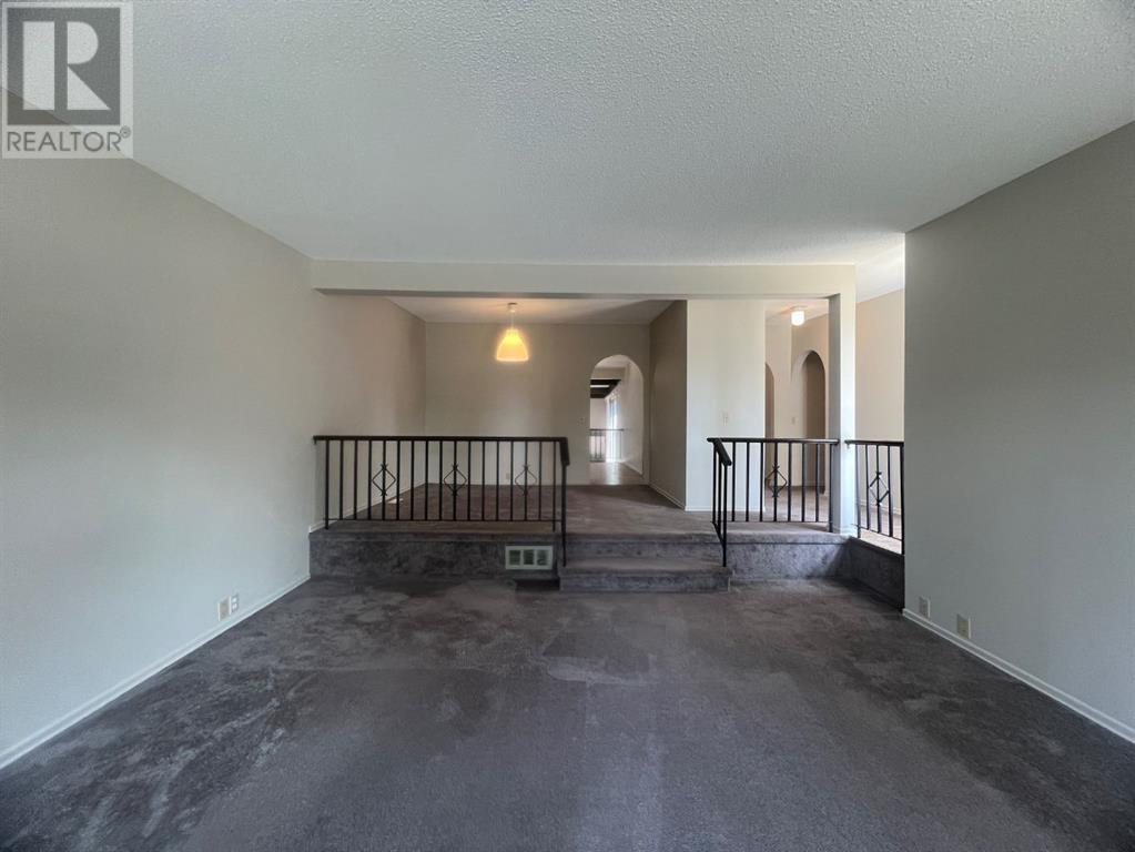 Single Family House Bungalow for Sale in  Silverview Drive NW Silver Springs Calgary 