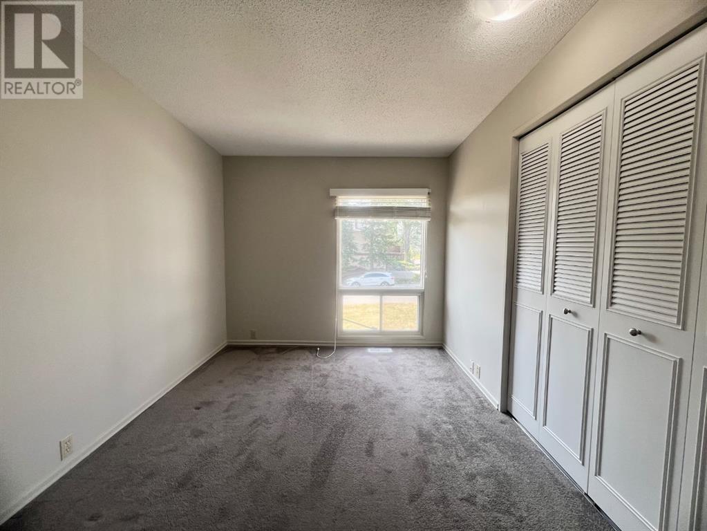 Single Family House Bungalow for Sale in  Silverview Drive NW Silver Springs Calgary 