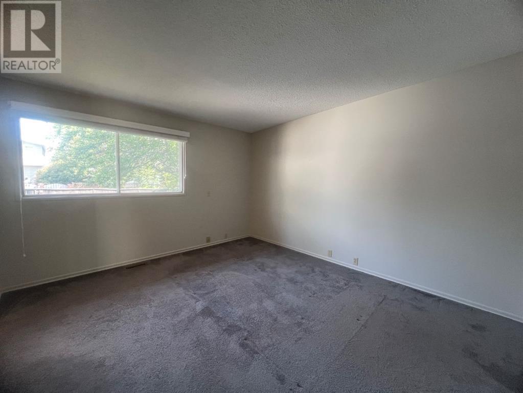 Single Family House Bungalow for Sale in  Silverview Drive NW Silver Springs Calgary 