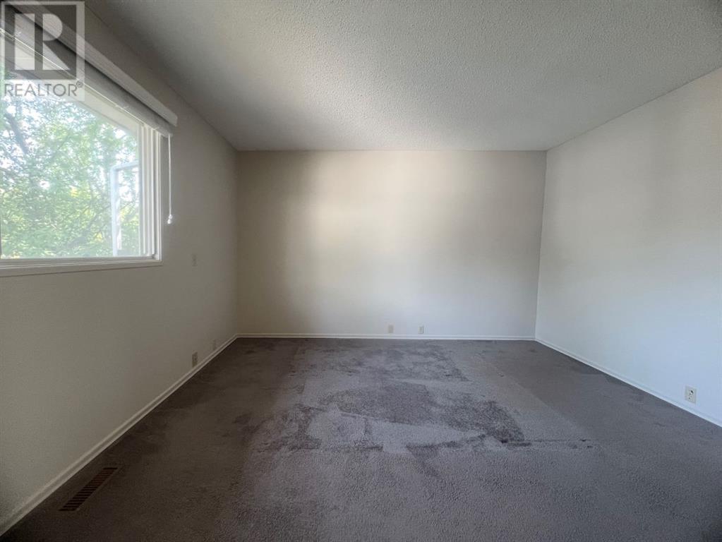 Single Family House Bungalow for Sale in  Silverview Drive NW Silver Springs Calgary 