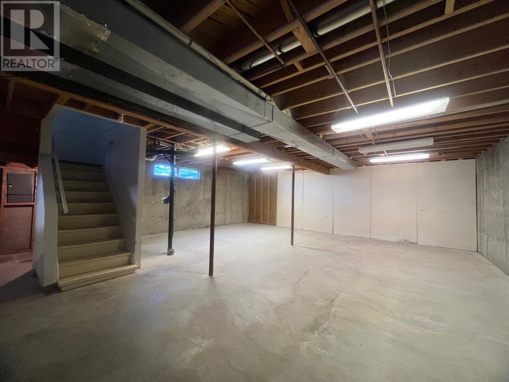 Single Family House Bungalow for Sale in  Silverview Drive NW Silver Springs Calgary 