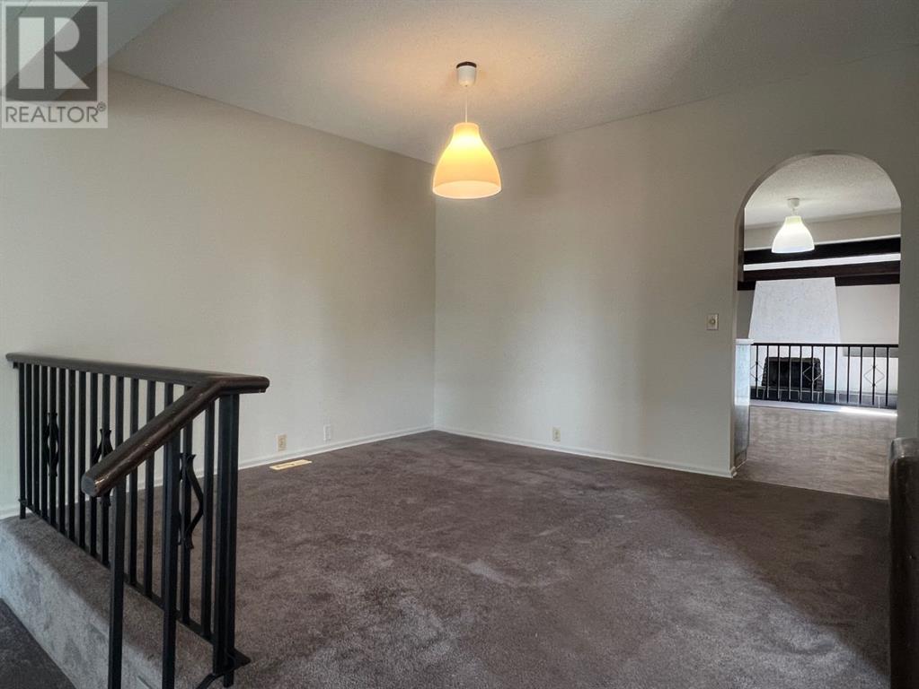 Single Family House Bungalow for Sale in  Silverview Drive NW Silver Springs Calgary 